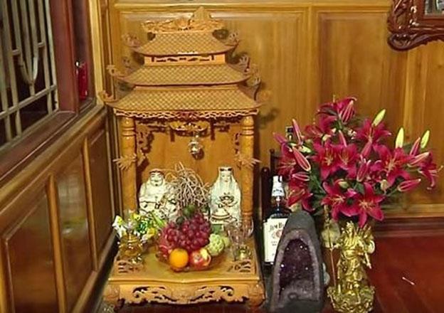 Bàn thờ Ông Địa - Thần tài phải luôn đặt dưới đất