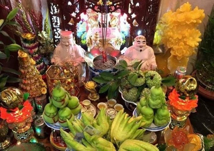 Cách thắp hương trên bàn thờ Ông Địa - Thần tài