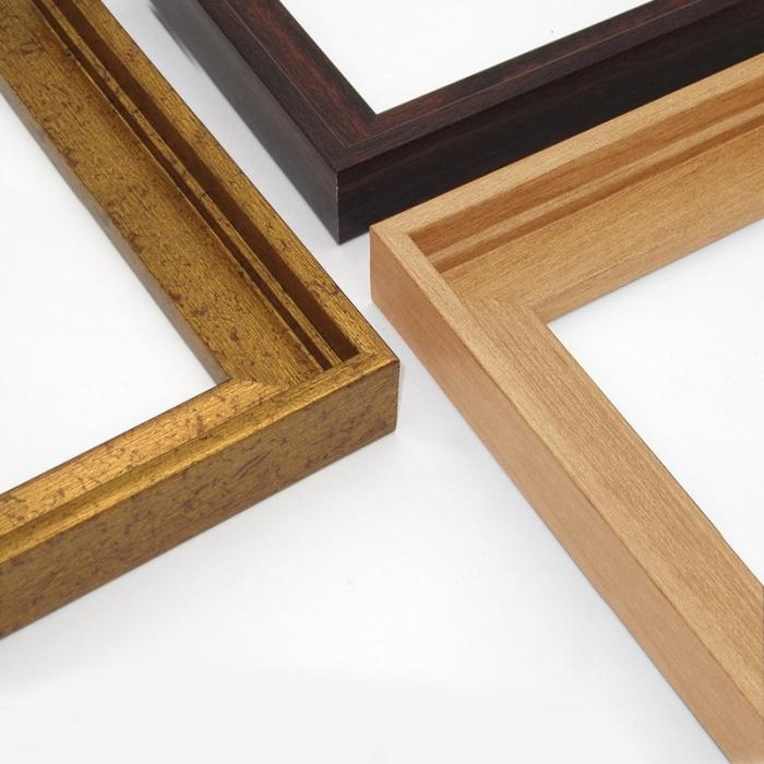 Màu sắc của khung gỗ cần tương thích với nội dung tranh