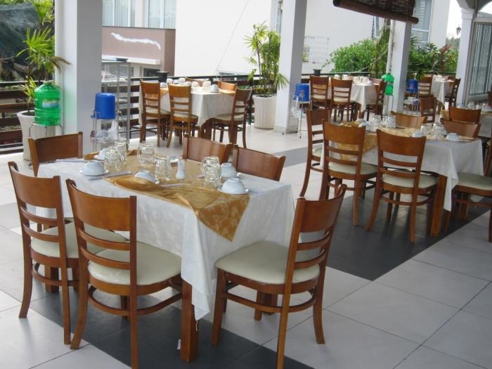 Bộ bàn ghế cabin trong nhà hàng