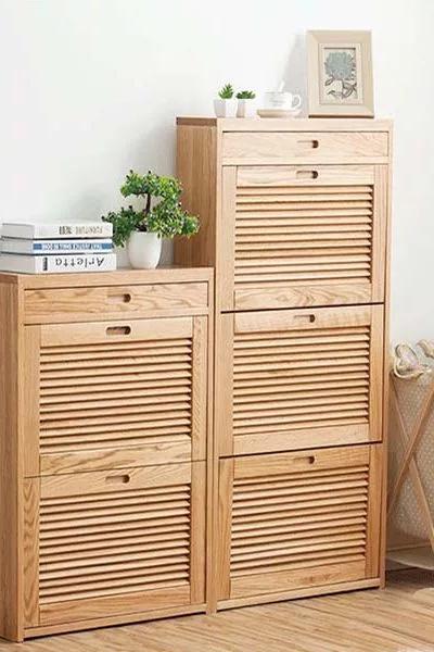 Giá thành của tủ giày gỗ tự nhiên hơi cao so với gỗ cn