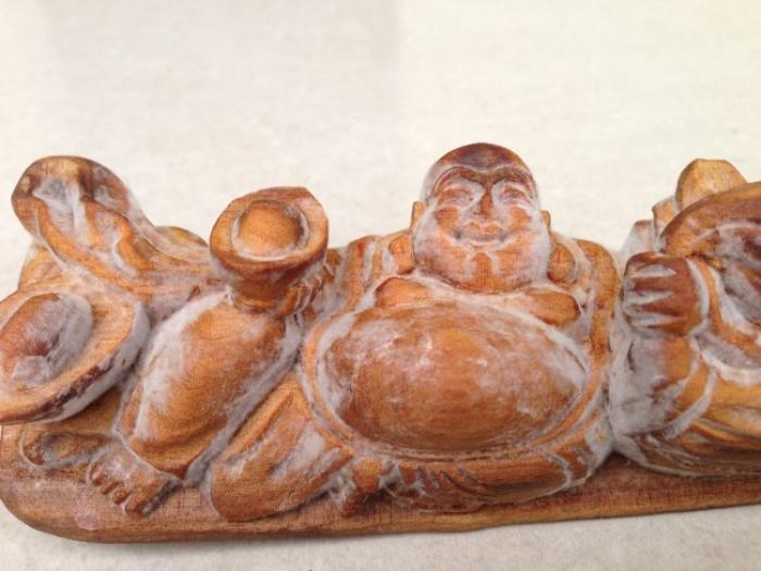 Tượng phật được làm từ gỗ hoàng đàn và lớp tuyết phía ngoài