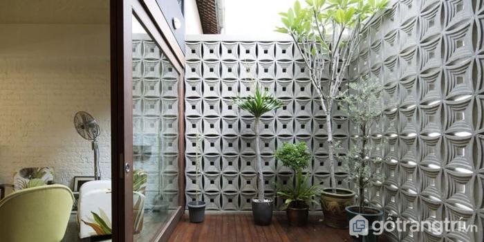 Gạch bông gió rất nặng và dễ bị hư hỏng