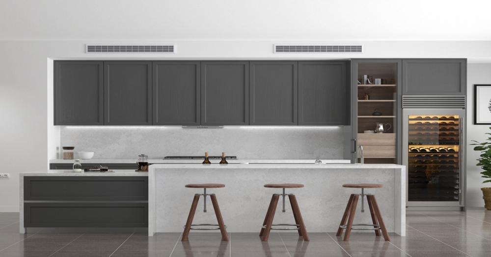 Bếp được ốp bằng đá thạch anh cao cấp rất sang trọng