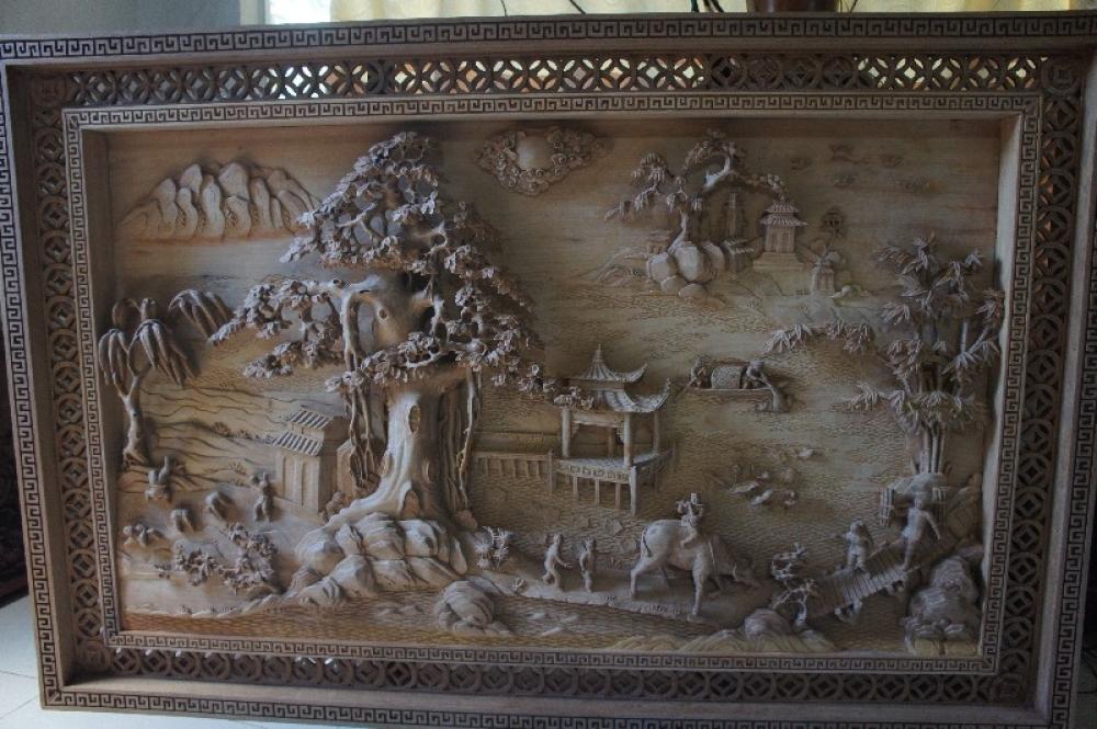 Tranh gỗ gụ có màu biến đổi theo thời gian